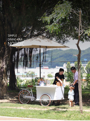Produits fruitiers Matériaux premiers Café Tricycle Ice Cream Food Cart avec CE Mobile Pancake Food Truck