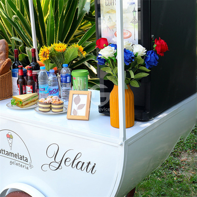 200*90*230cm Petits chariots de vente de hot-dogs parfaits pour vendre des collations sur les stands de plage