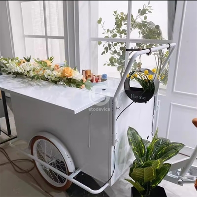 Découvrez le charme de la restauration mobile du comté de Los Angeles avec des chariots alimentaires tricycliques