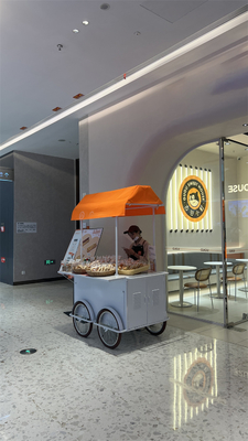 Un tricycle multifonctionnel pour la livraison de nourriture dans les usines de boissons alimentaires