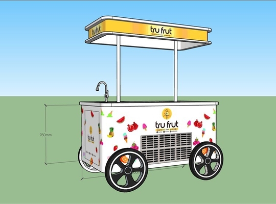 La glace sur un panier de bicyclettes: une façon excitante et moderne de vendre vos friandises