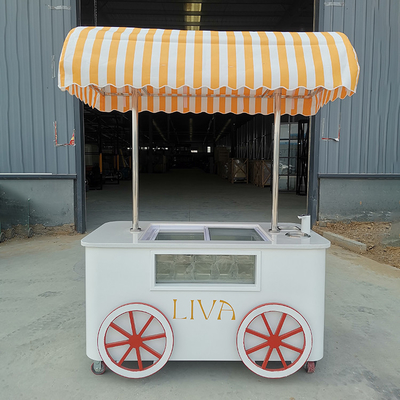 Chariot de vente de crème glacée avec congélateur