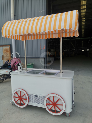 Chariot de vente de crème glacée avec congélateur