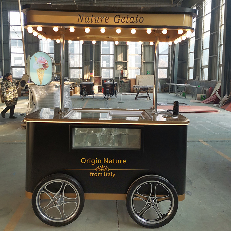 2024 nouveau type Mobile Italienne de la glace à poussée manuelle chariot avec congélateur d'affichage Gelato stand chariot